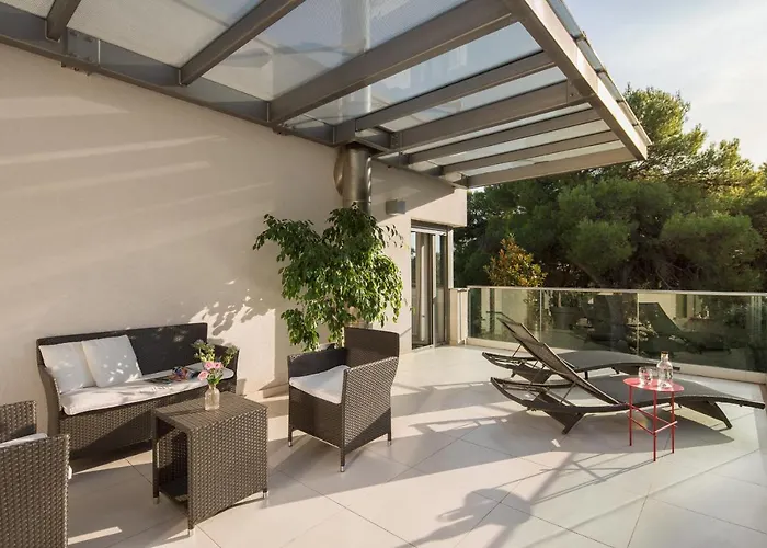 Villa Valsavia-Apartment Monsena With Pool And Spa